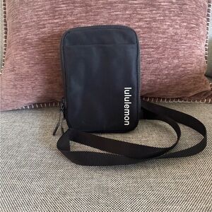 Lululemon Easy Access 1.5 L Crossbody Bag